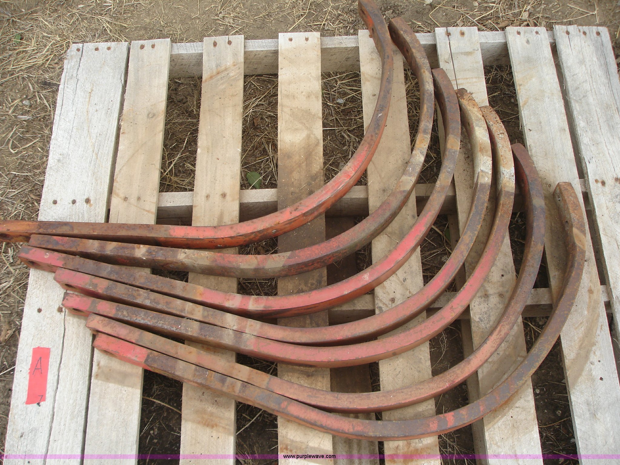 (7) Krause chisel plow shanks in Girard, KS Item B1441 sold Purple Wave