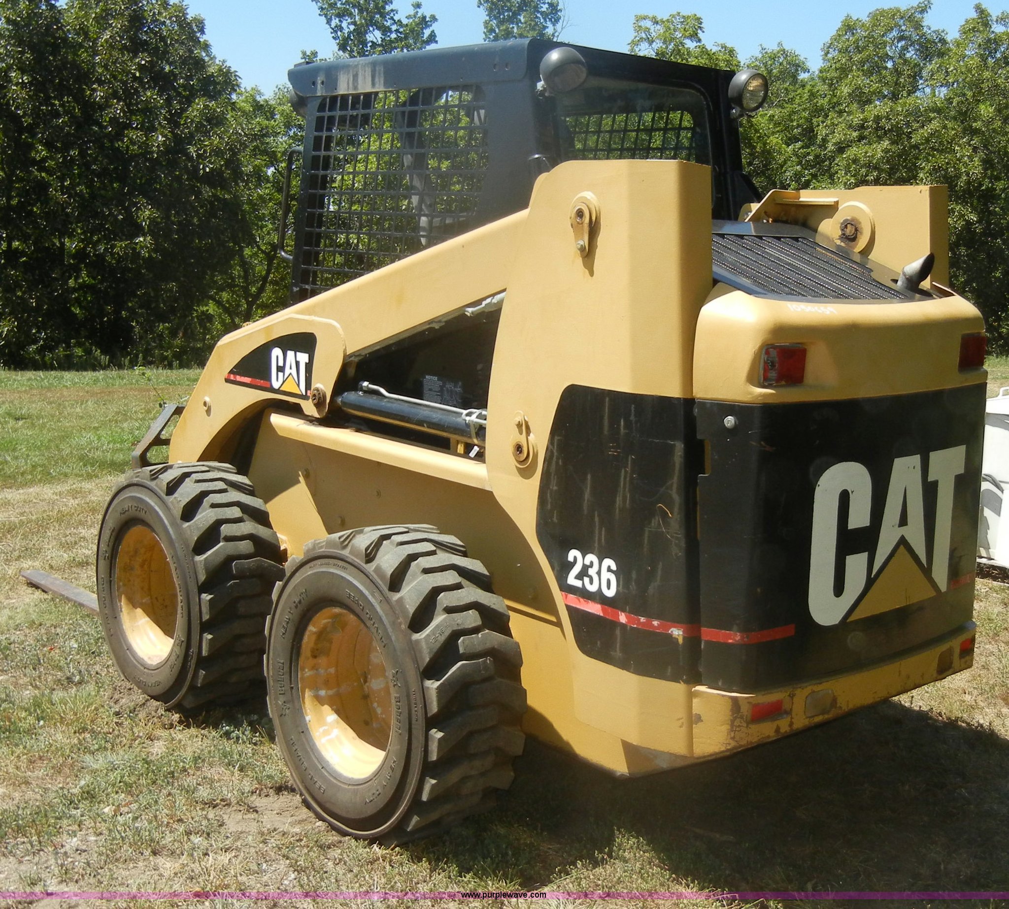 1999 Caterpillar 236 skid steer in Centerville, KS Item D4381 sold