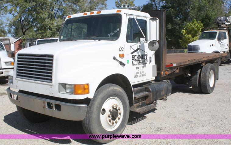 image for item A3192 1994 International 4900 flatbed truck