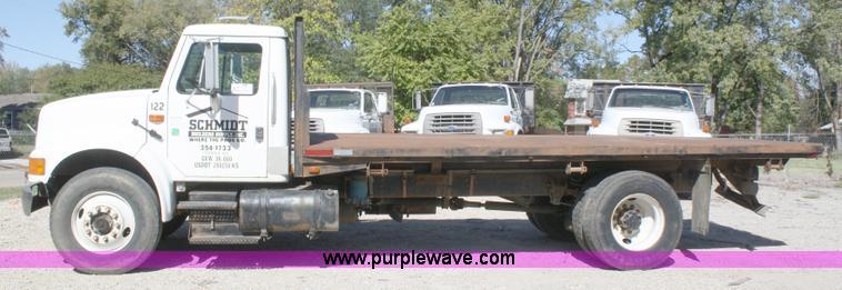 image for item A3192 1994 International 4900 flatbed truck