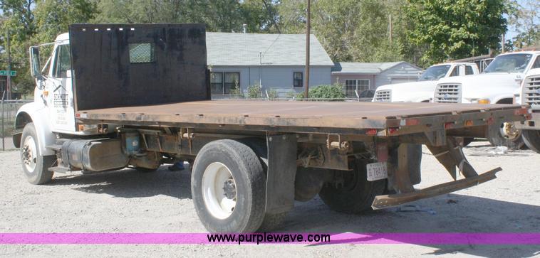 image for item A3192 1994 International 4900 flatbed truck