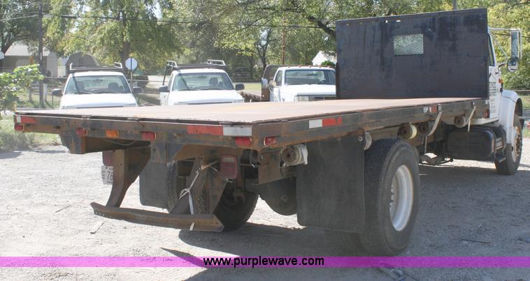 image for item A3192 1994 International 4900 flatbed truck