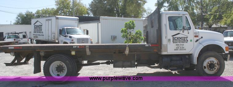 image for item A3192 1994 International 4900 flatbed truck