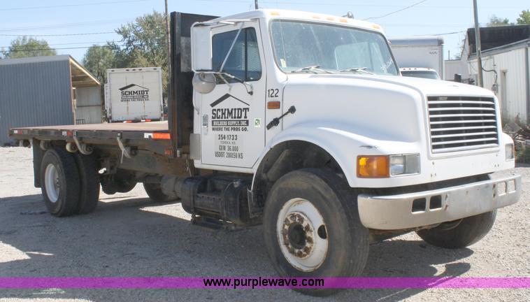 image for item A3192 1994 International 4900 flatbed truck
