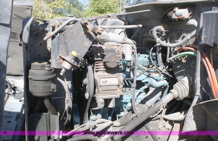 image for item A3192 1994 International 4900 flatbed truck