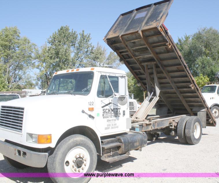 image for item A3192 1994 International 4900 flatbed truck