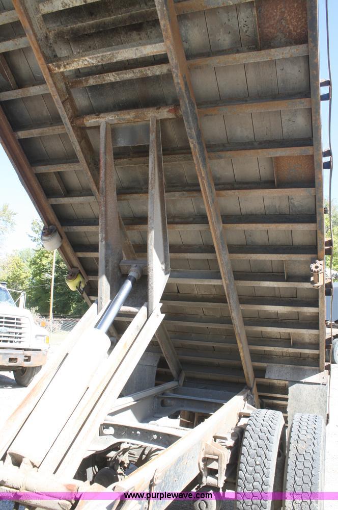 image for item A3192 1994 International 4900 flatbed truck