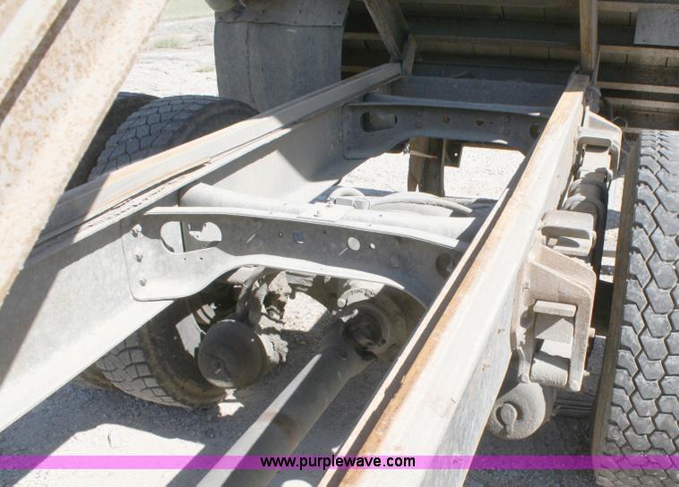 image for item A3192 1994 International 4900 flatbed truck