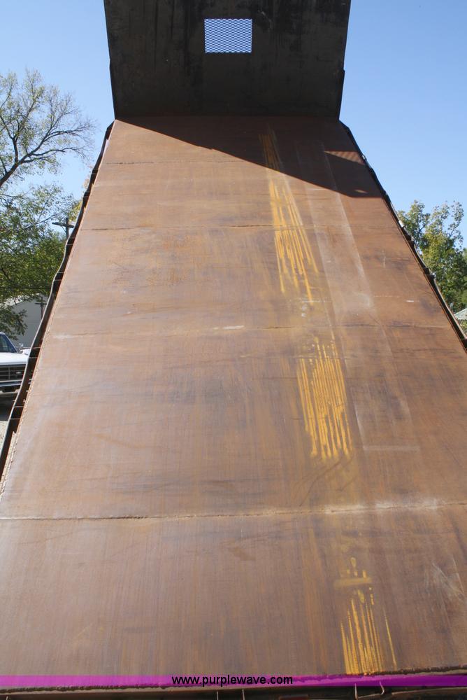 image for item A3192 1994 International 4900 flatbed truck