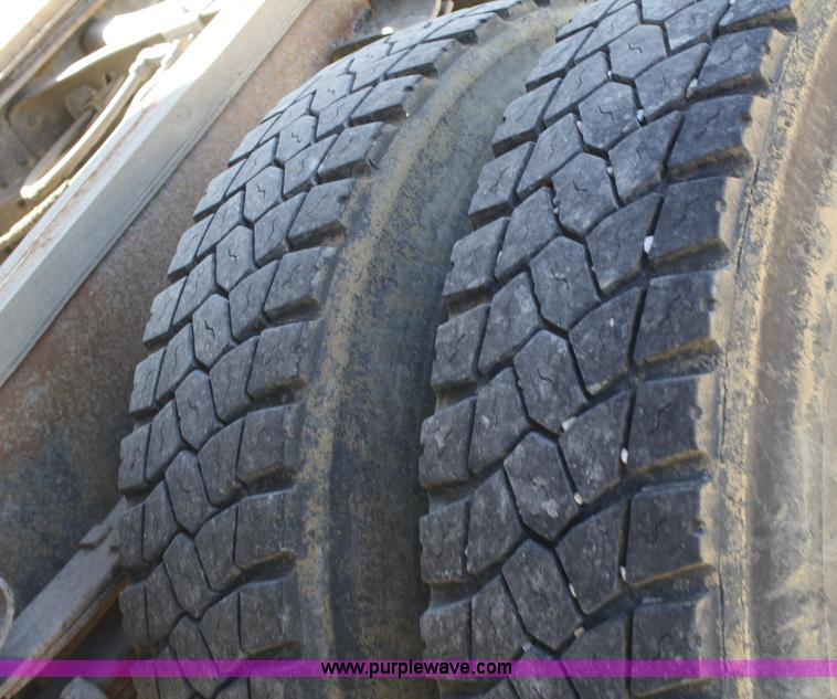 image for item A3192 1994 International 4900 flatbed truck