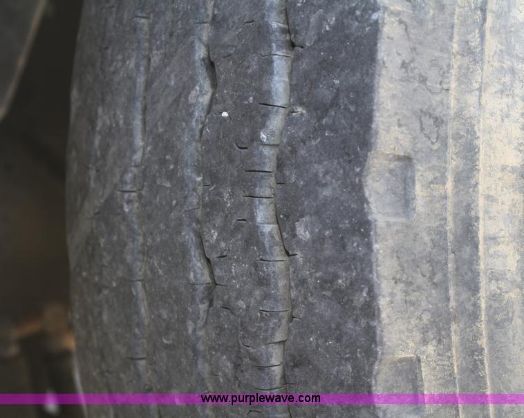 image for item A3192 1994 International 4900 flatbed truck