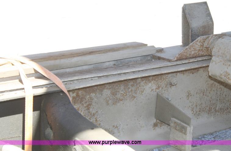 image for item A3192 1994 International 4900 flatbed truck