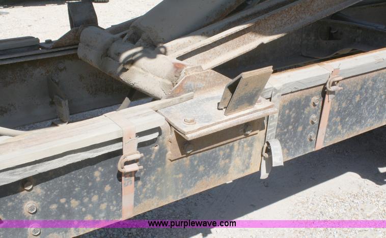 image for item A3192 1994 International 4900 flatbed truck