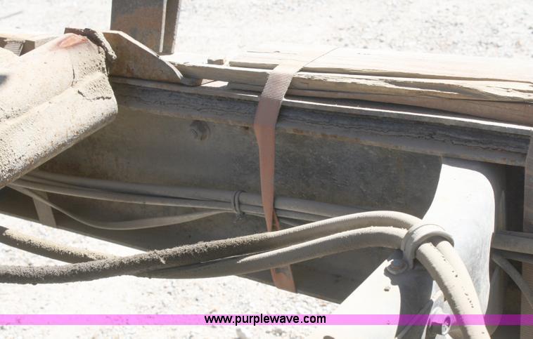 image for item A3192 1994 International 4900 flatbed truck