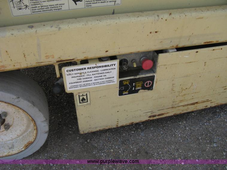 image for item A6464 2001 JLG 2032 E2 electric scissor lift