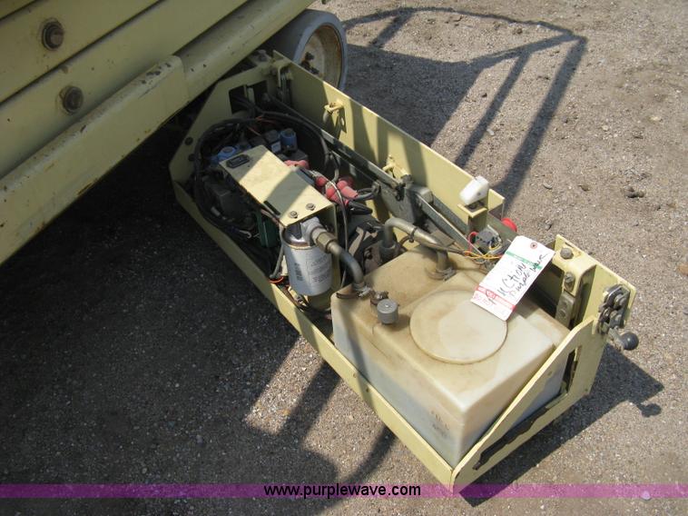 image for item A6464 2001 JLG 2032 E2 electric scissor lift