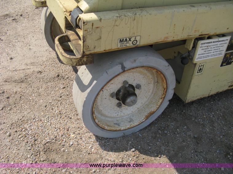 image for item A6464 2001 JLG 2032 E2 electric scissor lift