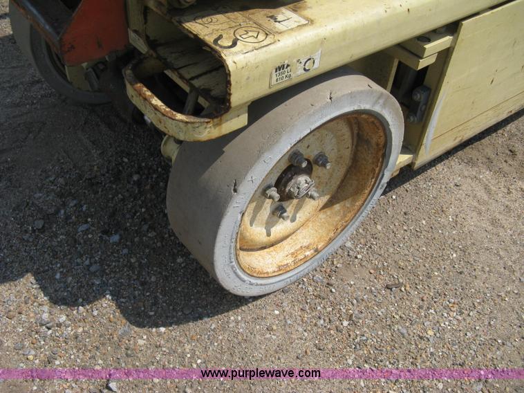 image for item A6464 2001 JLG 2032 E2 electric scissor lift