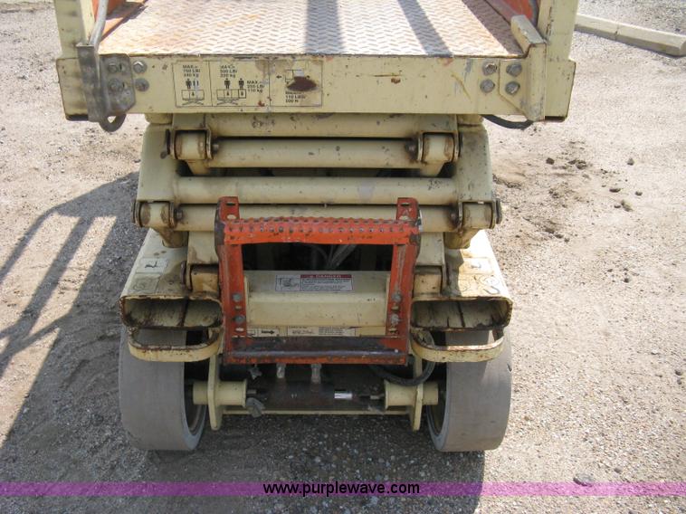 image for item A6464 2001 JLG 2032 E2 electric scissor lift