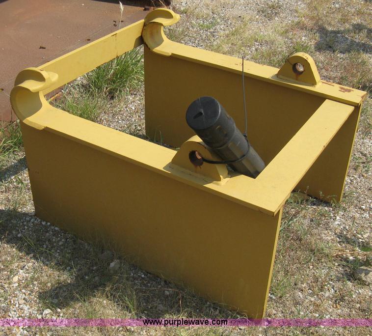 Balderson weldon quick attach bucket coupler in Wichita, KS Item
