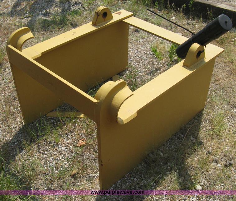 Balderson weldon quick attach bucket coupler in Wichita, KS Item A6495 sold Purple Wave