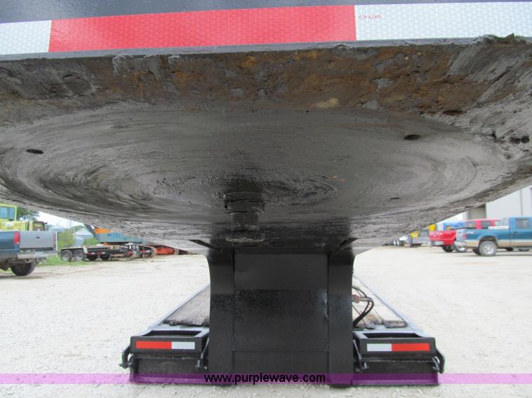 image for item A8430 1984 Hyster triple axle lowboy trailer