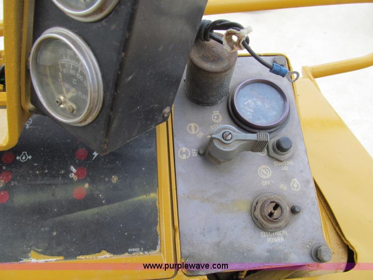 image for item A8431 1987 Caterpillar 963 track loader