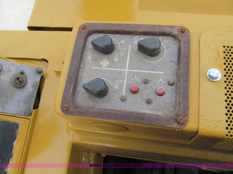 image for item A8431 1987 Caterpillar 963 track loader