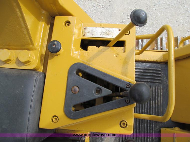 image for item A8431 1987 Caterpillar 963 track loader