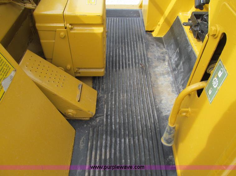 image for item A8431 1987 Caterpillar 963 track loader