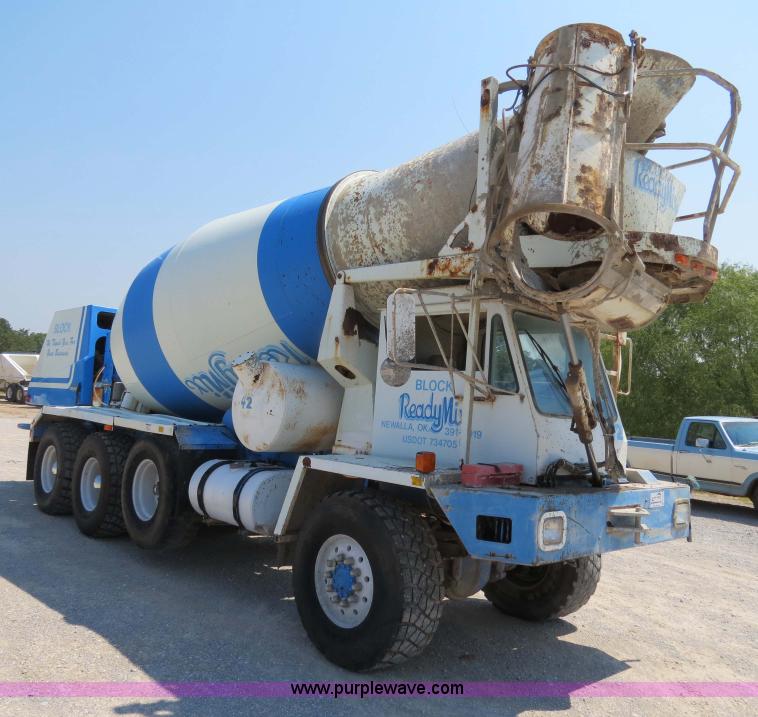 image for item B2442 1996 Oshkosh MPT S2346 front discharge concrete mixer truck
