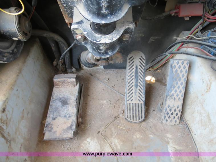 image for item B2442 1996 Oshkosh MPT S2346 front discharge concrete mixer truck