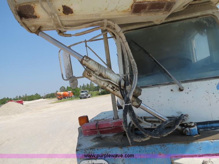 image for item B2442 1996 Oshkosh MPT S2346 front discharge concrete mixer truck