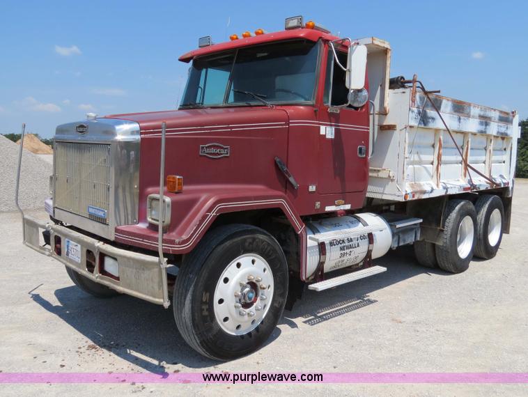 image for item B2443 1994 Volvo White GMC ACL dump truck