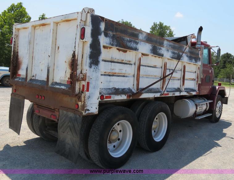 image for item B2443 1994 Volvo White GMC ACL dump truck