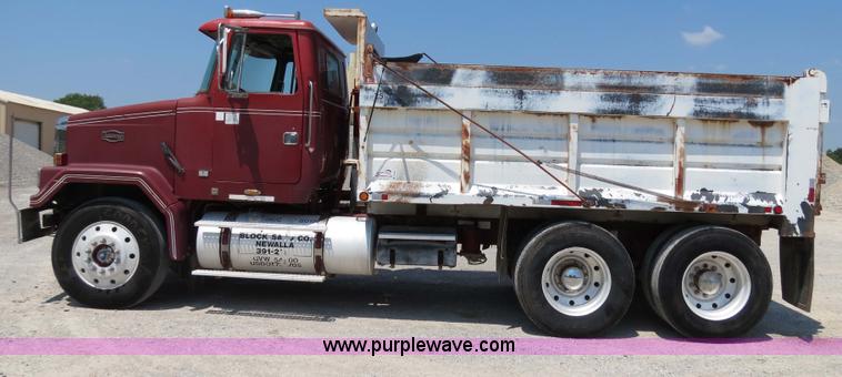 image for item B2443 1994 Volvo White GMC ACL dump truck