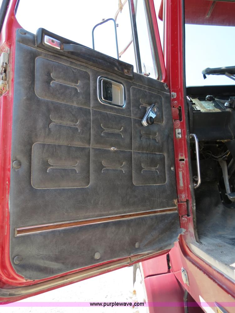 image for item B2443 1994 Volvo White GMC ACL dump truck