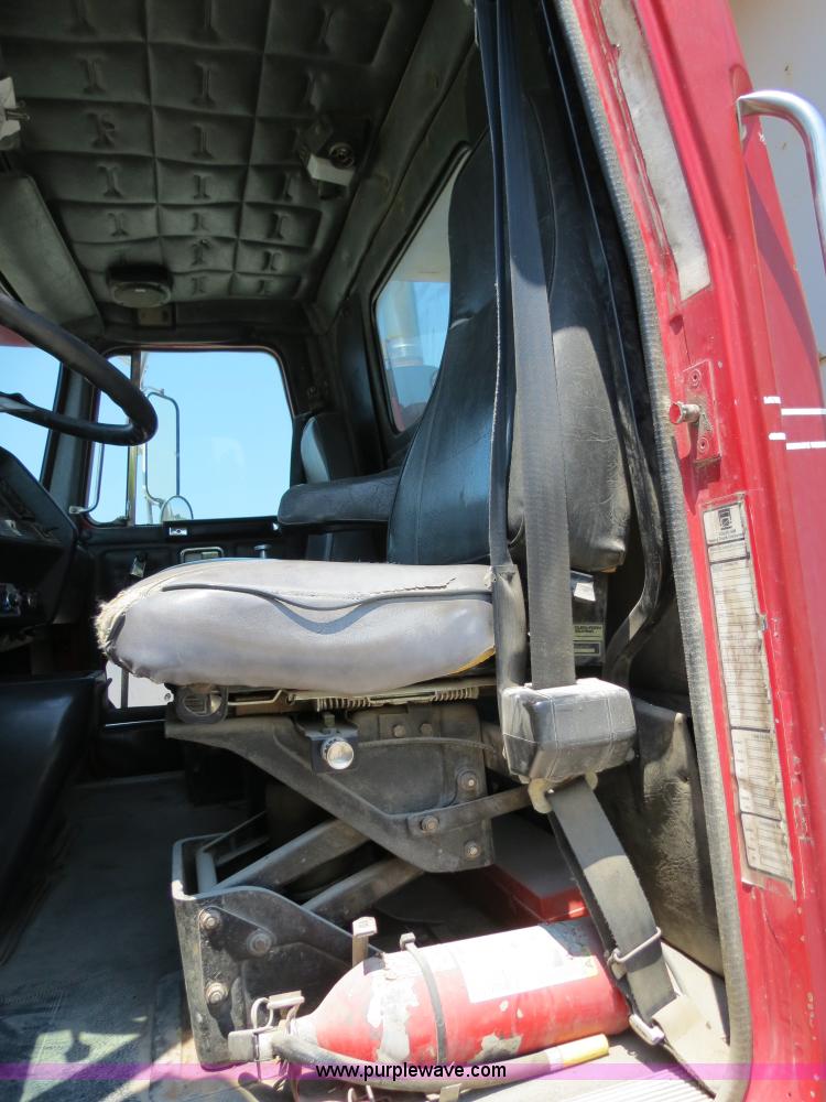 image for item B2443 1994 Volvo White GMC ACL dump truck