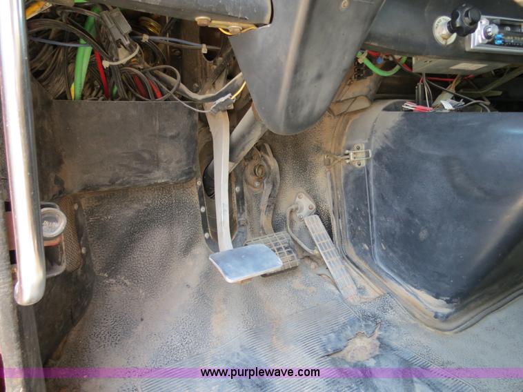 image for item B2443 1994 Volvo White GMC ACL dump truck