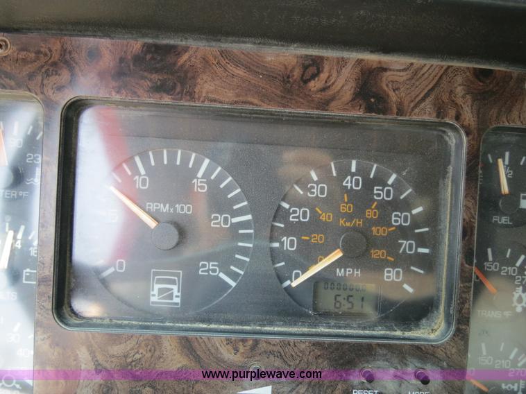 image for item B2443 1994 Volvo White GMC ACL dump truck