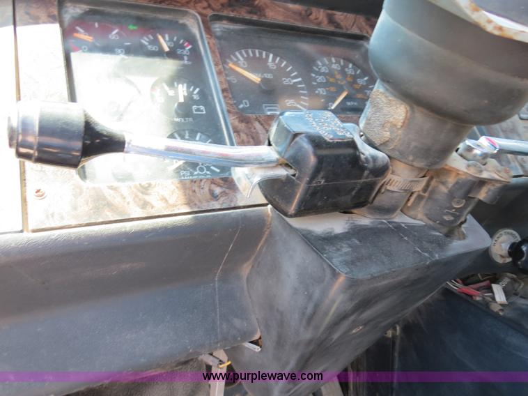 image for item B2443 1994 Volvo White GMC ACL dump truck