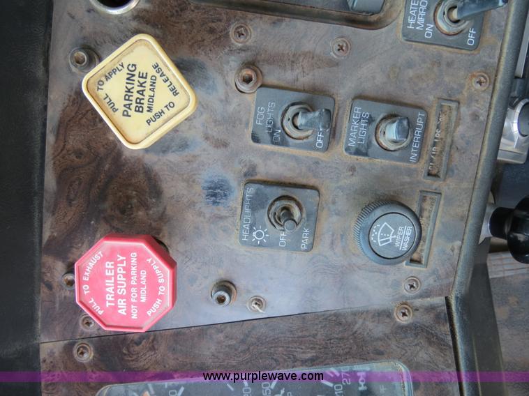 image for item B2443 1994 Volvo White GMC ACL dump truck