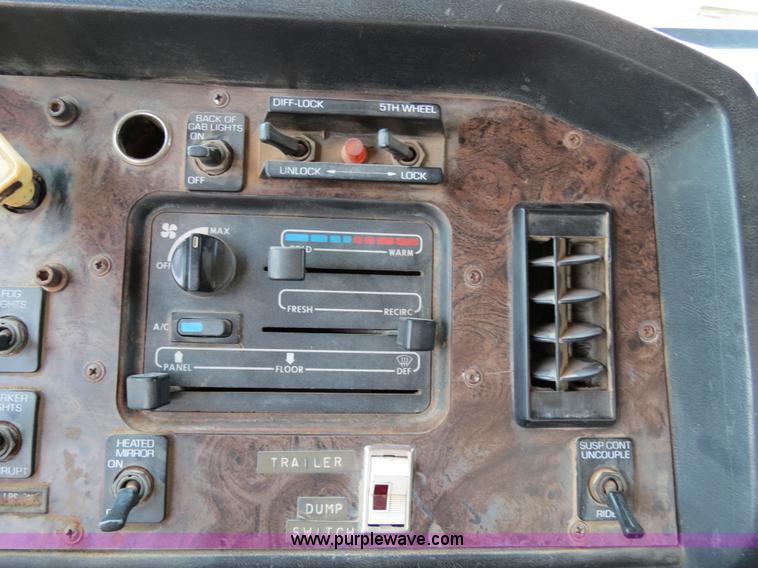 image for item B2443 1994 Volvo White GMC ACL dump truck