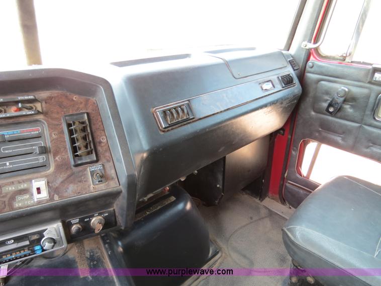 image for item B2443 1994 Volvo White GMC ACL dump truck