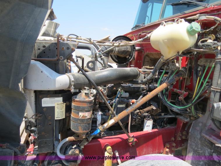 image for item B2443 1994 Volvo White GMC ACL dump truck