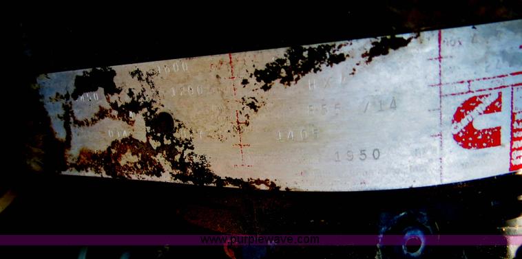 image for item B2443 1994 Volvo White GMC ACL dump truck