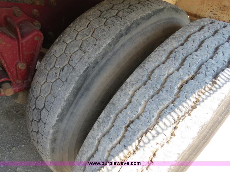 image for item B2443 1994 Volvo White GMC ACL dump truck