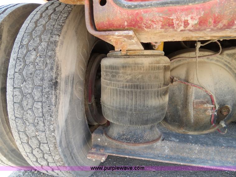 image for item B2443 1994 Volvo White GMC ACL dump truck