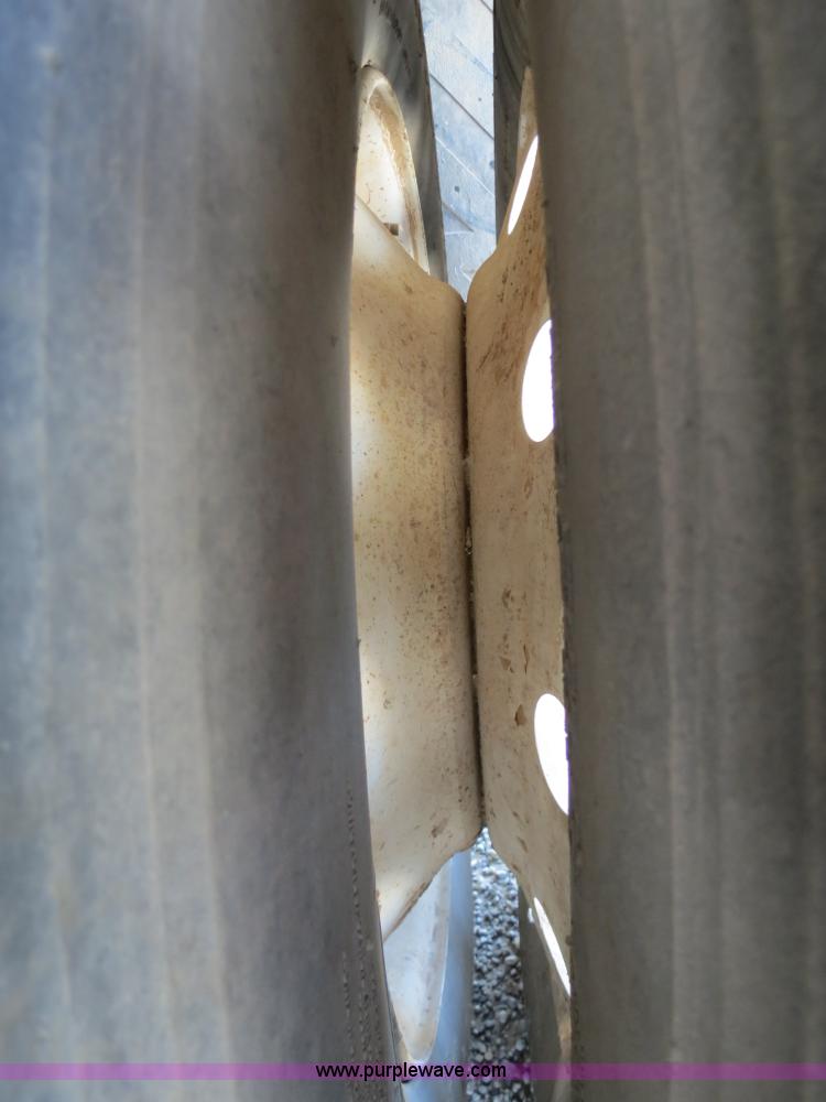 image for item B2443 1994 Volvo White GMC ACL dump truck