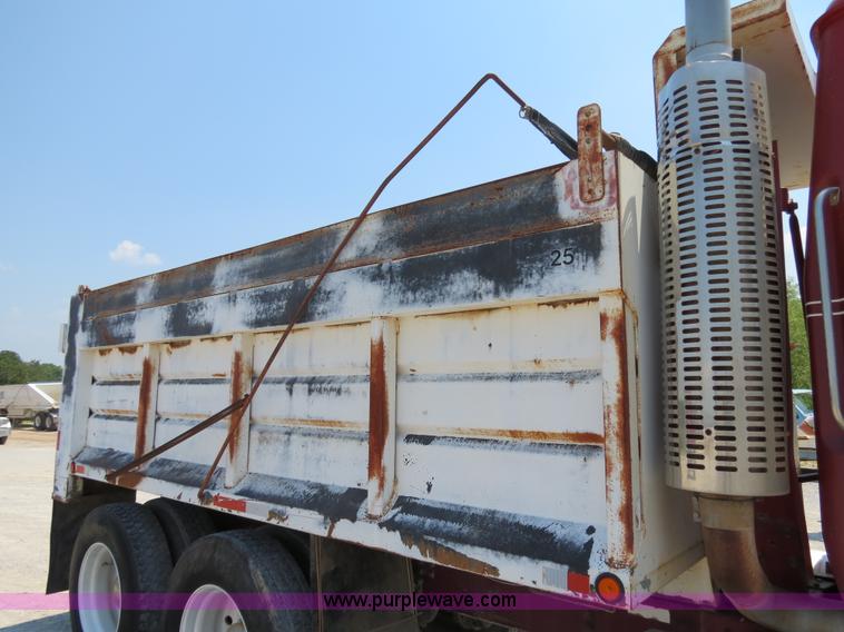 image for item B2443 1994 Volvo White GMC ACL dump truck